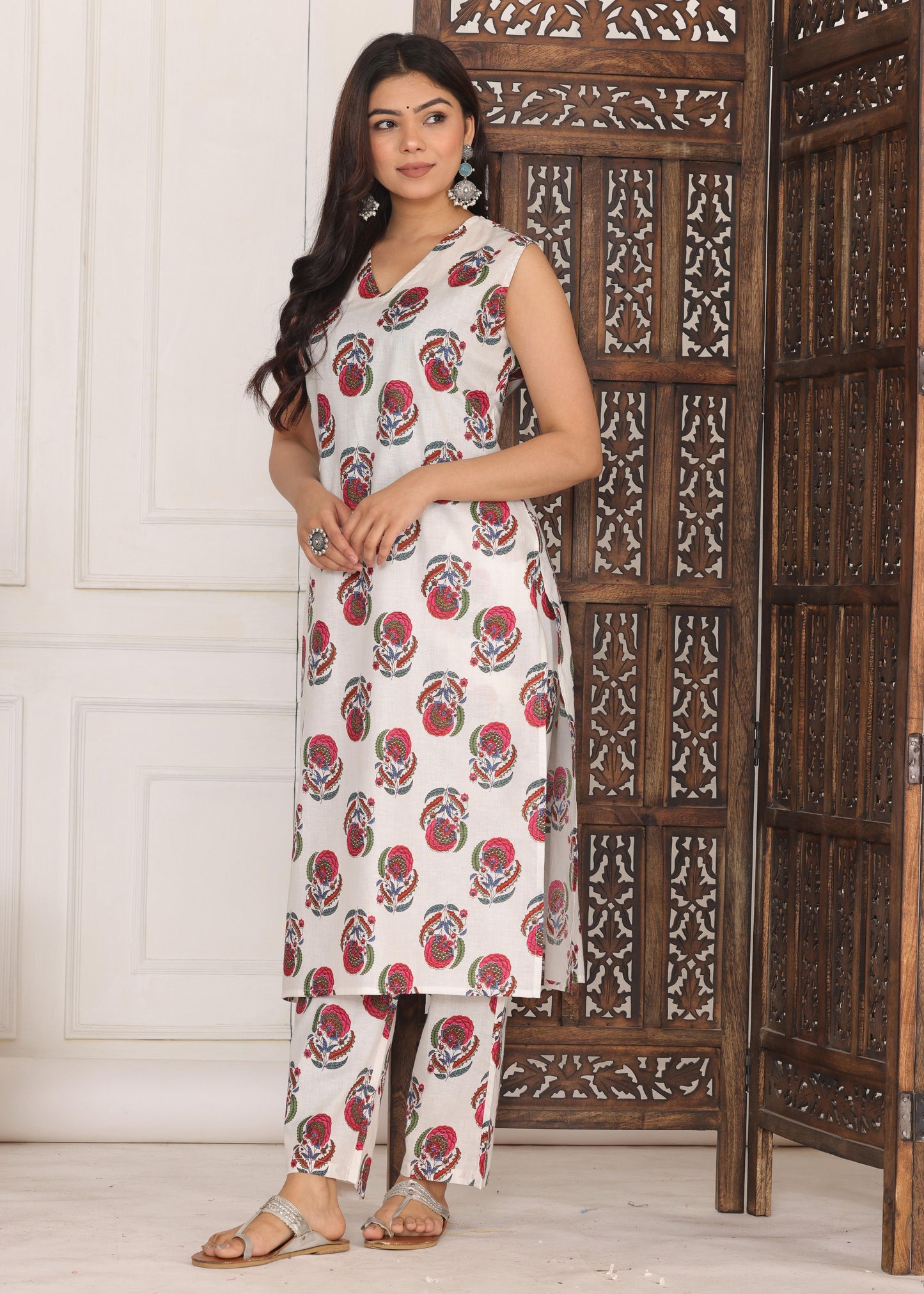 Cotton Flower Printed Cut-Sleeves Kurta With Pant Set.