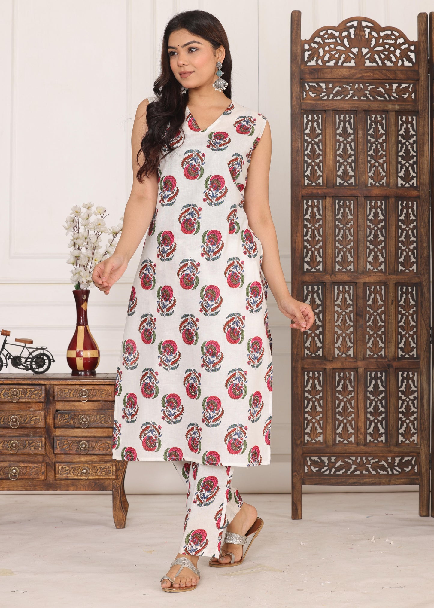 Cotton Flower Printed Cut-Sleeves Kurta With Pant Set.