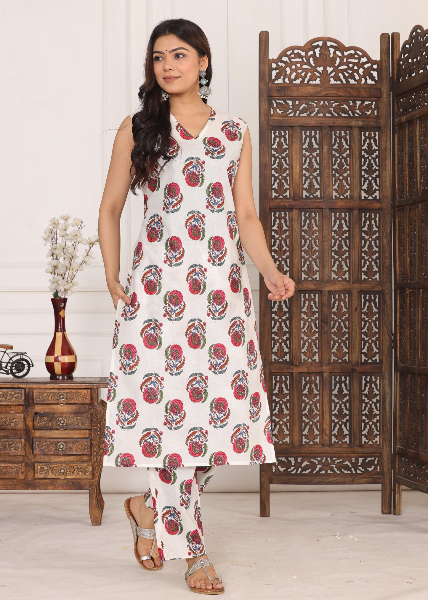 Cotton Flower Printed Cut-Sleeves Kurta With Pant Set.