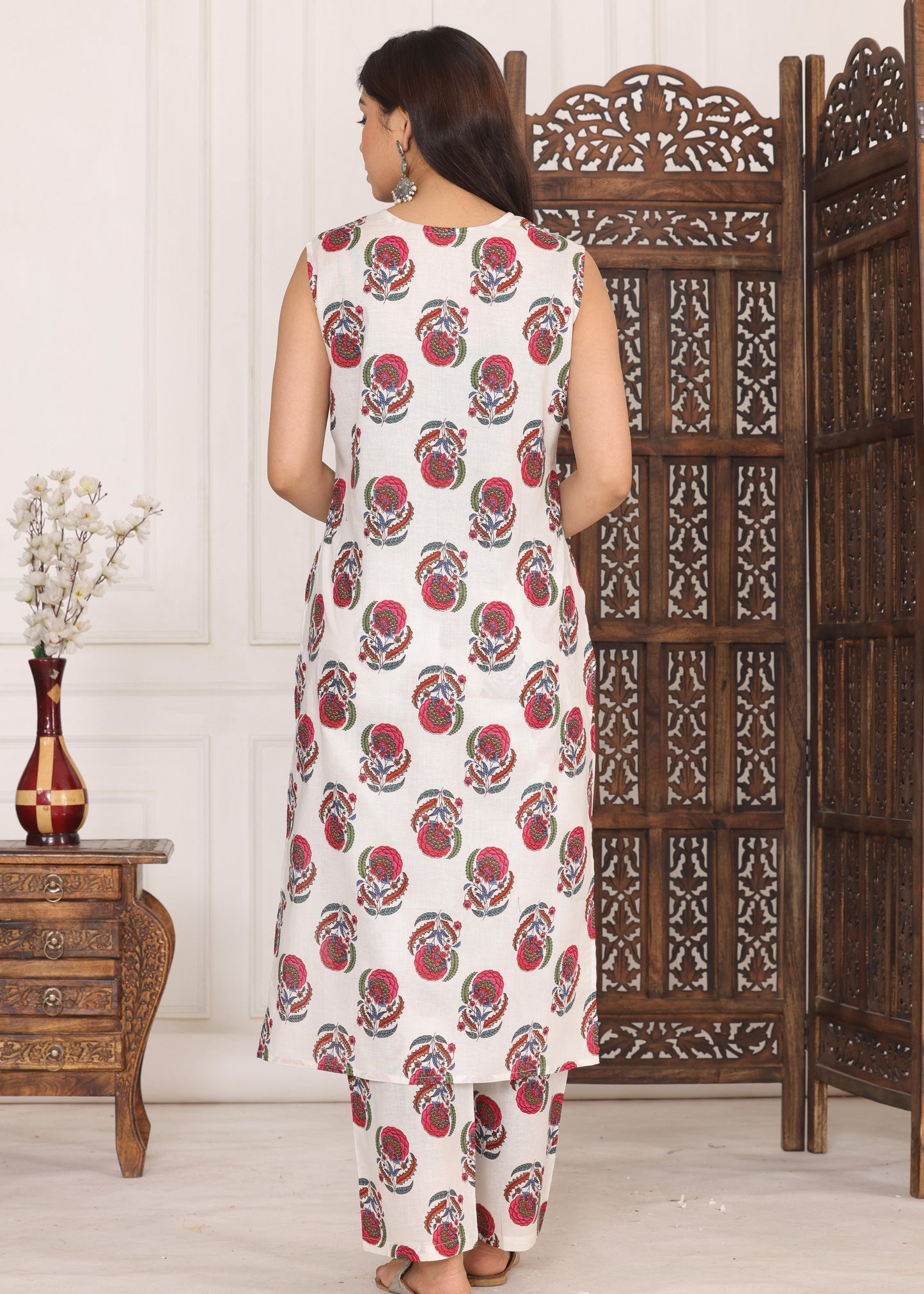 Cotton Flower Printed Cut-Sleeves Kurta With Pant Set.